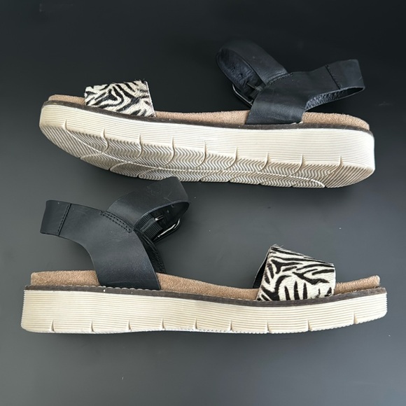 DibaTrue Sandal. Animal Print. Size 7.5. - Picture 5 of 6